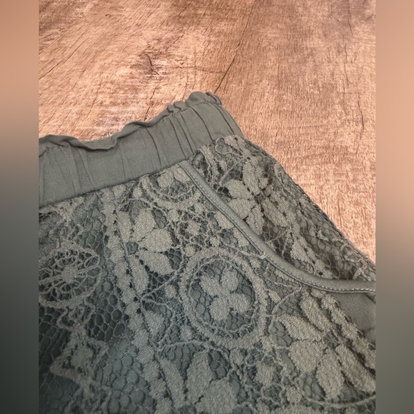 Maurice’s SMALL green lace shorts, lined - Picture 5 of 13